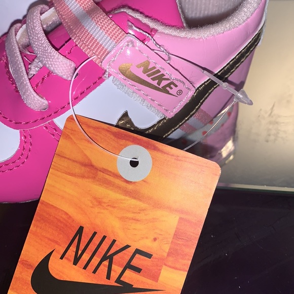 Nike - Picture 4 of 8